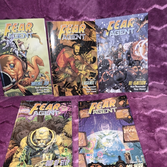 Fear Agent Comic Book Collection - Picture 4 of 8